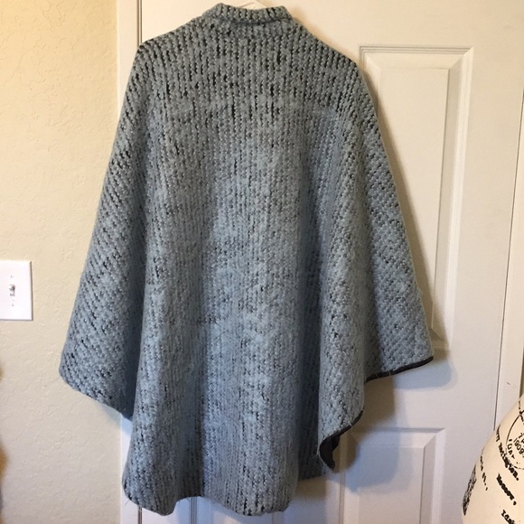 Women light blue and black ponchos one size - Picture 4 of 7